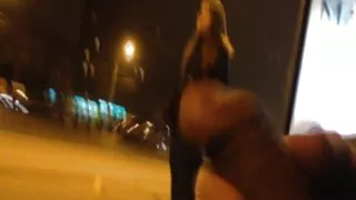 La milf à la peau potelée Kelly Kleevage porno les filles aime les bites noires