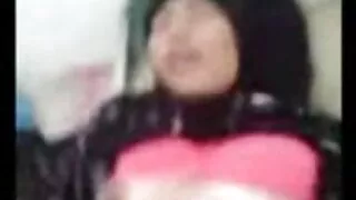 La fille voir porno gratuit chic Hydii May fait une pipe incroyable à son amant