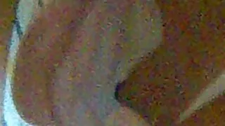 Une blonde bouclée je veux le film porno aux cheveux courts aimerait se faire baiser en missionnaire par BF