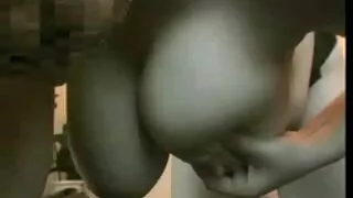 La maîtresse fétiche des film porno chinois cheveux blonds punit la fille esclave brune