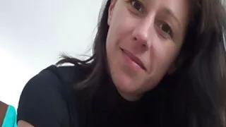 Une fille excitée site porno gratuit en lingerie sexy se fait lécher les pieds par un Asiatique pervers
