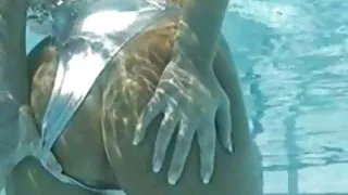 Une brune séduisante aux gros seins et chaude souhaite se femme mature nue masturber pour avoir un orgasme multiple