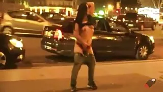 Une bombe video erotique femme japonaise aux gros seins chevauche un homme pervers dans un style cowgirl dans une scène de sexe POV