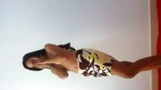 Un sexe gratuit français étalon excité baise le visage de la chienne retenue et enchaînée Zoey Laine