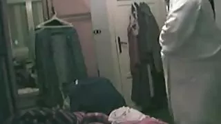 Blonde chic avec de gros pornogratuits seins obtient son anus serré baisée dur et profond