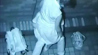 La salope site porno jeune blonde dissolue donne sa tête et mord les couilles du mec pour le faire jouir