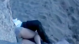 Un mec porno xxx tukif excité tatoué baise fort le cul d'une salope blonde pâle et mince