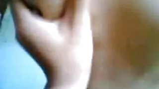 Des sweeties enthousiastes vidéos porno vidéos aux cheveux noirs ont eu un trio torride avec son amie