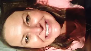 La charmante milf aux gros seins auburn Violet addamson film de cul francais donne un bj et chevauche une bite forte